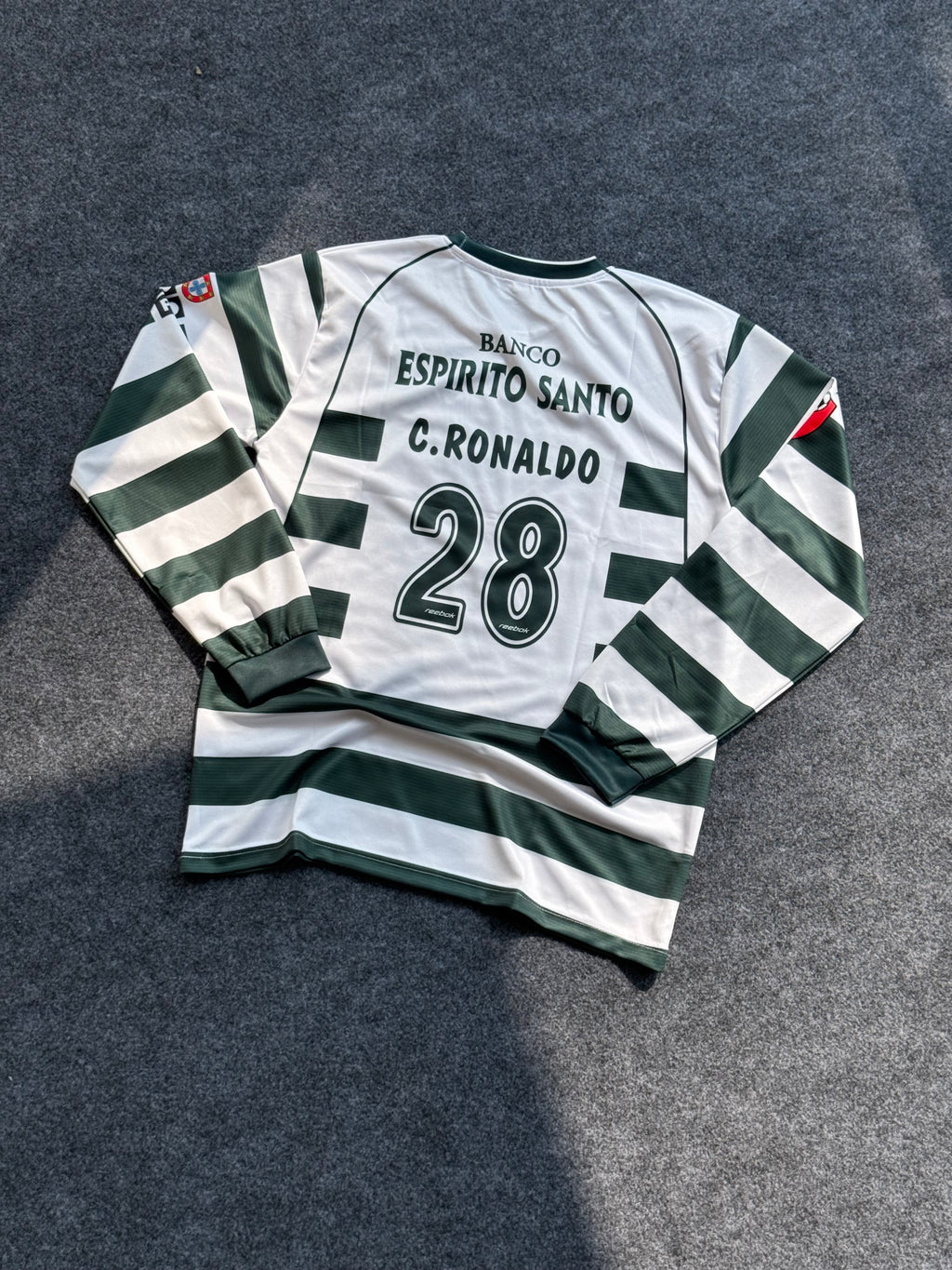 Sporting CP 2002-03 home long-sleeve jersey.