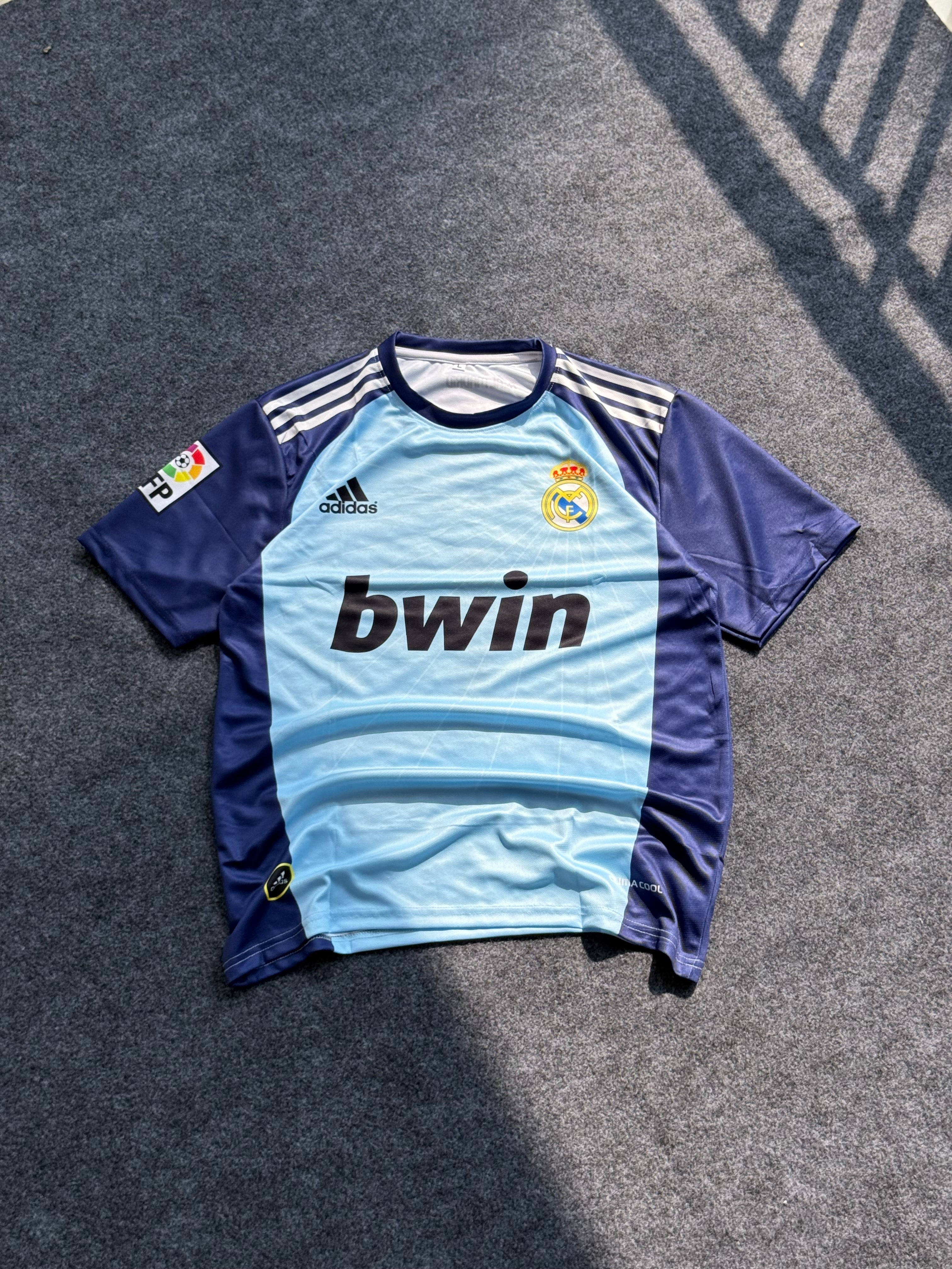 Real Madrid third jersey