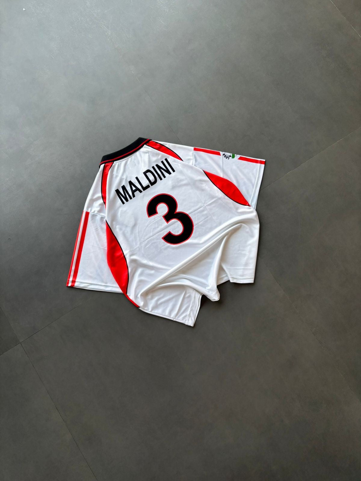 AC Milan 1998-99 away – Jersey Orbit
