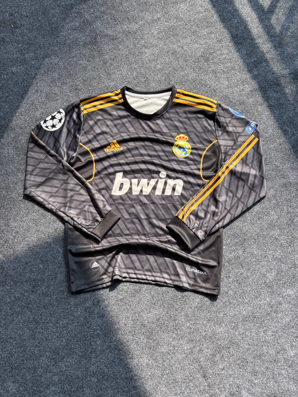 Adidas Real Madrid 2011-12 away long-sleeve football jersey